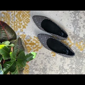 NEW! Black & White Patterned Pointed-Toe Flats